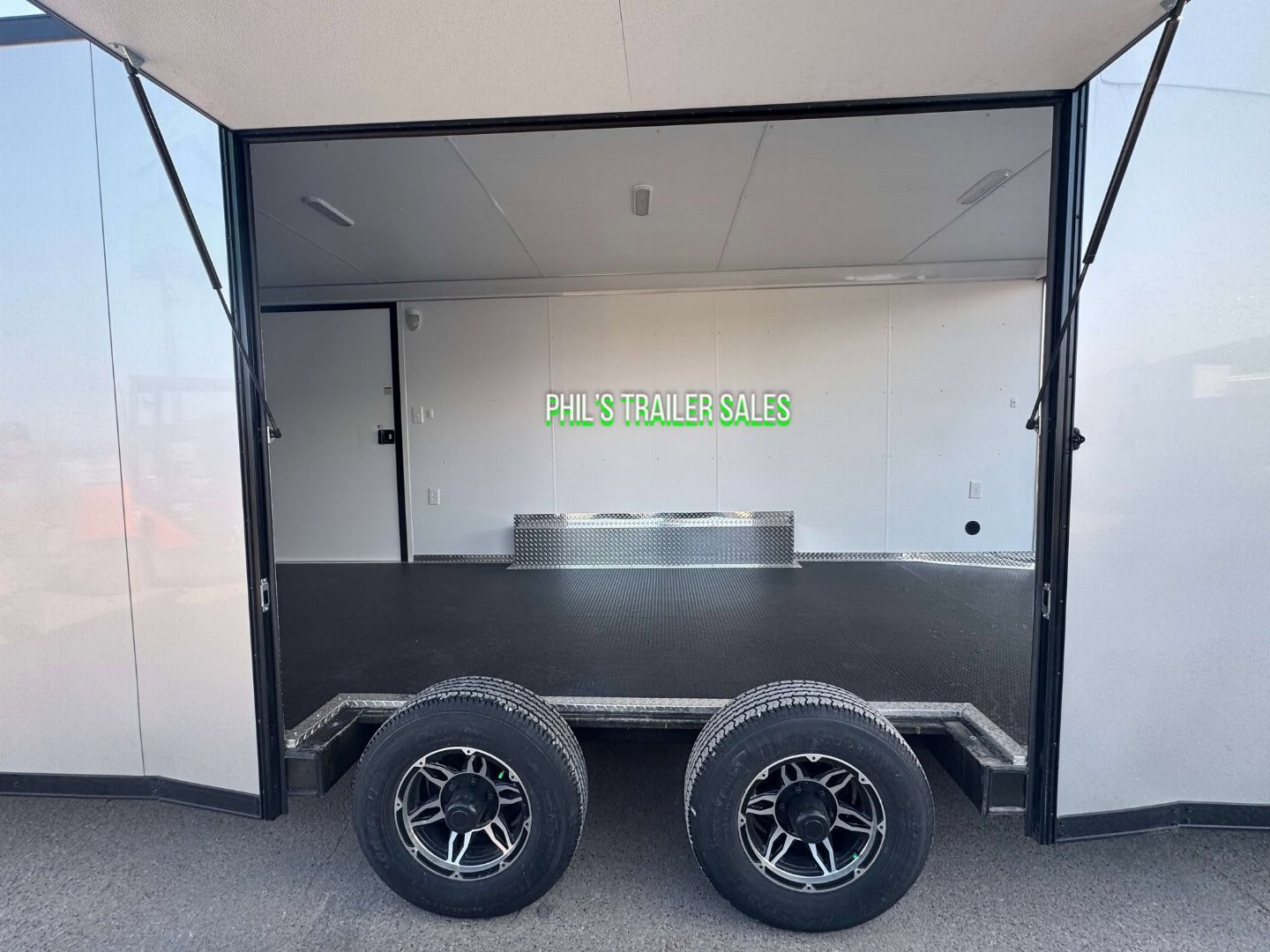 New 2025 RC Trailers 8.5X24 Car / Racing Trailer FULL ESCAPE DOOR WITH REMOVABLE FENDER TORSION AXLES