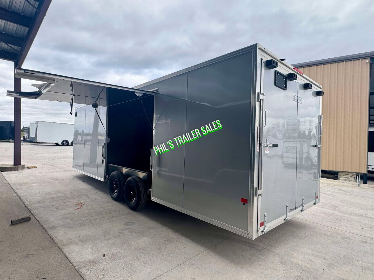 New E-Z Hauler 24' ALL ALUMINUM ENCLOSED CAR HAULER FULL ESCAPE DOOR REMOVABLE FENDER Car / Racing Trailer