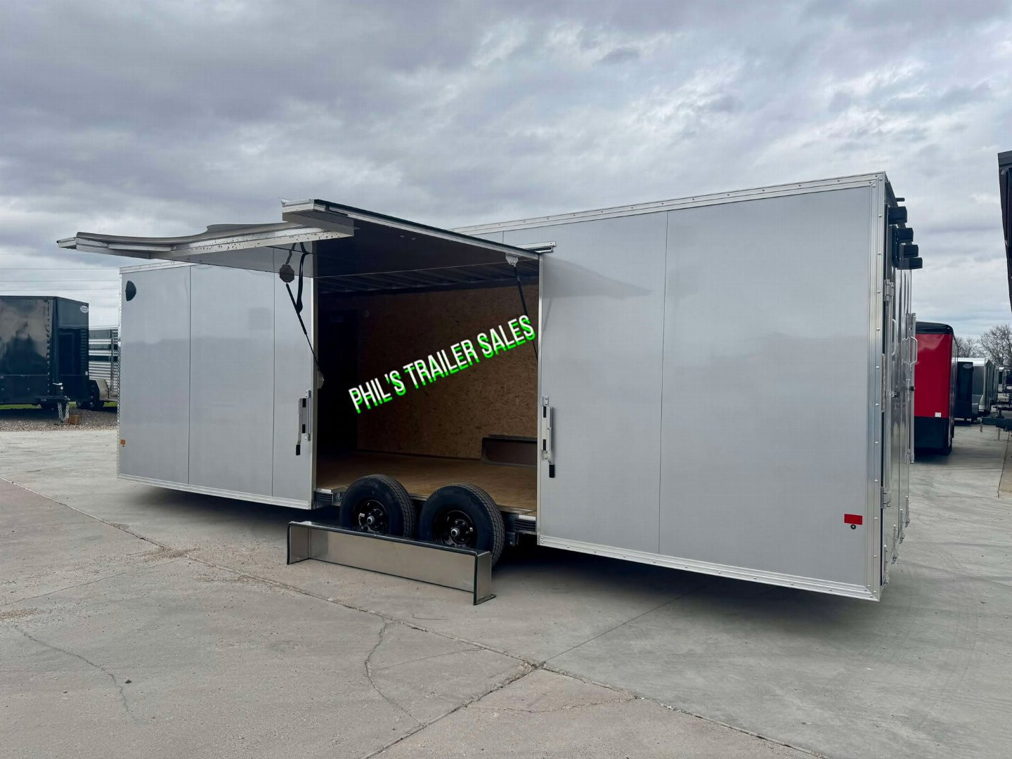 New E-Z Hauler 24' ALL ALUMINUM ENCLOSED CAR HAULER FULL ESCAPE DOOR REMOVABLE FENDER Car / Racing Trailer