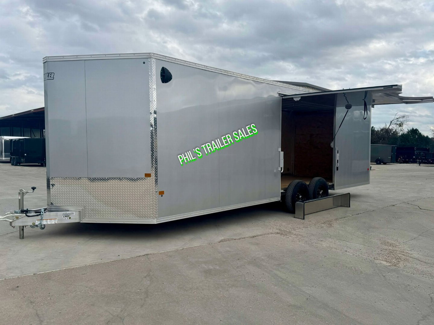 New E-Z Hauler 24' ALL ALUMINUM ENCLOSED CAR HAULER FULL ESCAPE DOOR REMOVABLE FENDER Car / Racing Trailer