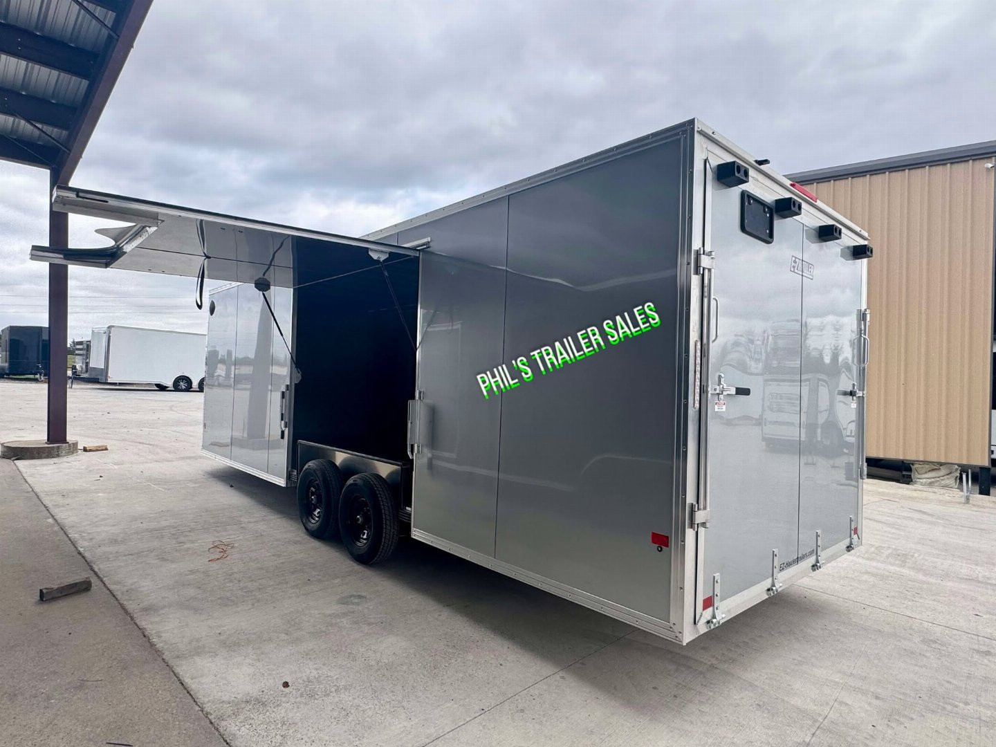 New E-Z Hauler 24' ALL ALUMINUM ENCLOSED CAR HAULER FULL ESCAPE DOOR REMOVABLE FENDER Car / Racing Trailer