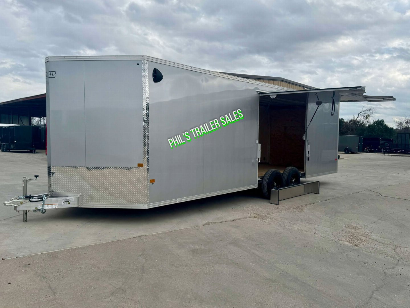 New E-Z Hauler 24' ALL ALUMINUM ENCLOSED CAR HAULER FULL ESCAPE DOOR REMOVABLE FENDER Car / Racing Trailer