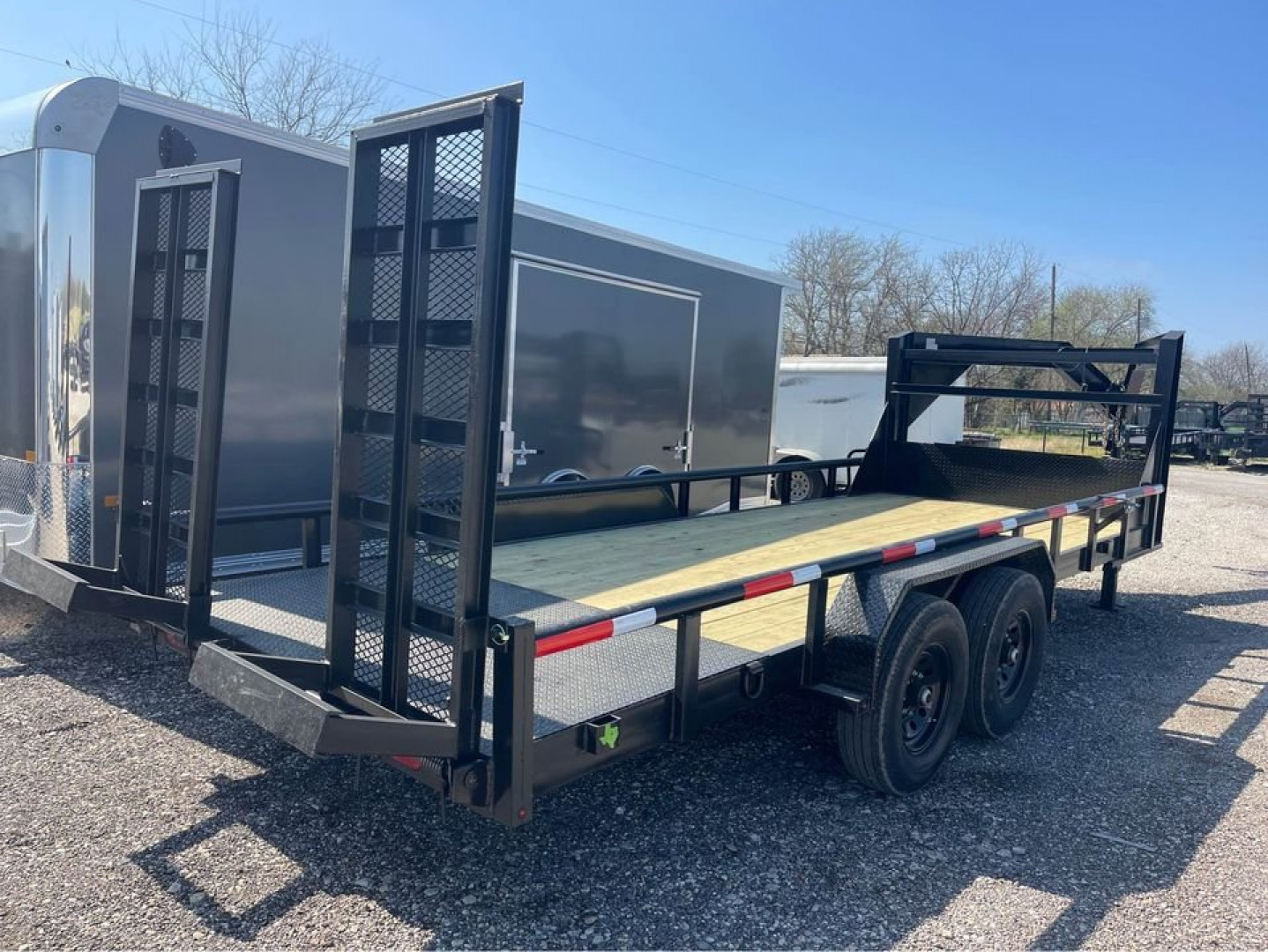 New 2025 STANLEY TRAILERS 83X24 GOOSENECK PIPE TOP Utility Trailer 14K STAND UP RAMPS
