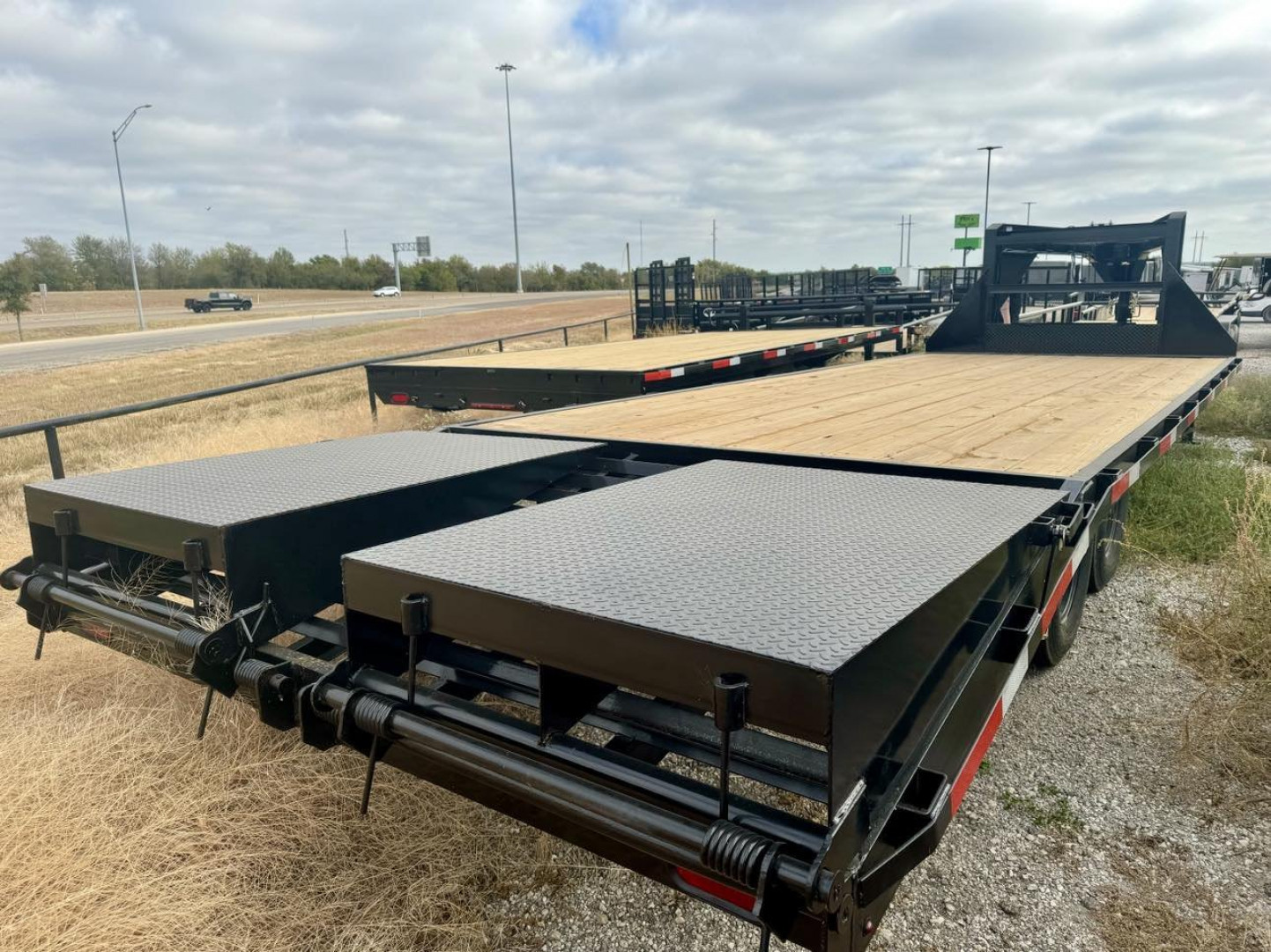 New 2025 Stanley Trailers 102 X 25 GOOSENECK DECK OVER Equipment Trailer 5' MEGA RAMPS