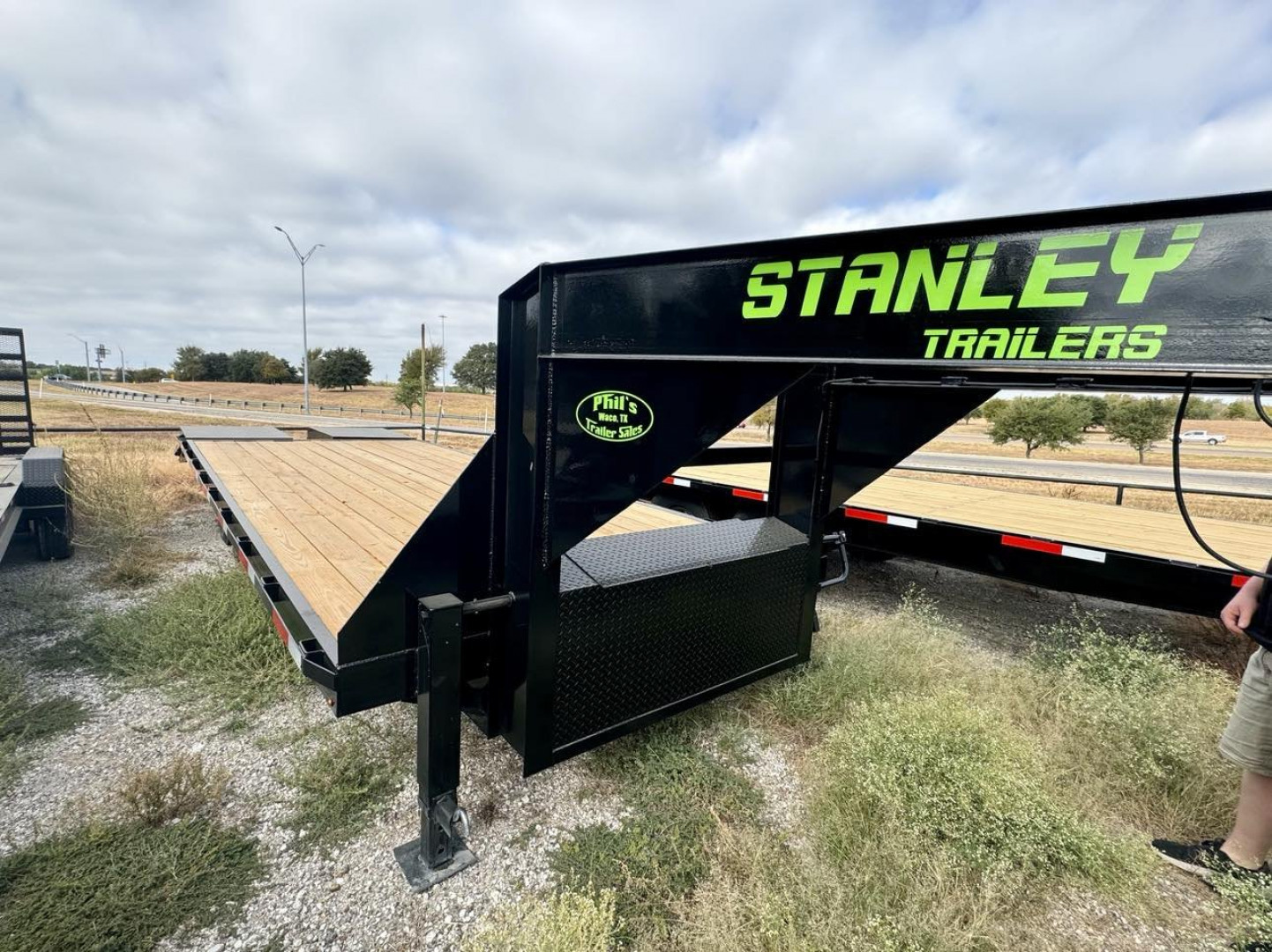 New 2025 Stanley Trailers 102 X 25 GOOSENECK DECK OVER Equipment Trailer 5' MEGA RAMPS