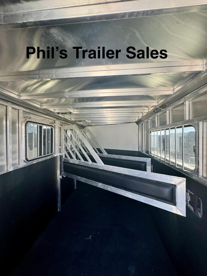 New 2023 Frontier Trailers 3 HORSE SLANT TRAILER STRIDER LITE SERIES Stock / Stock Combo Trailer FACTORY DEMO ONLY 1 AVAILABLE AT THIS PRICE!