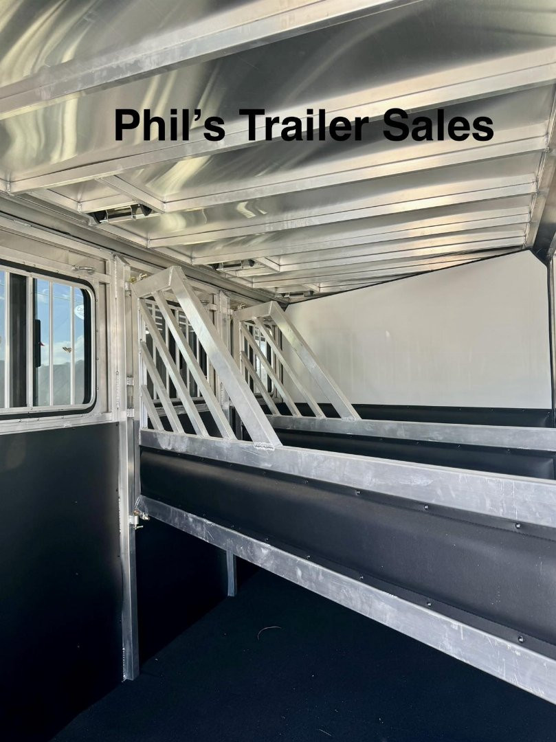 New 2023 Frontier Trailers 3 HORSE SLANT TRAILER STRIDER LITE SERIES Stock / Stock Combo Trailer FACTORY DEMO ONLY 1 AVAILABLE AT THIS PRICE!