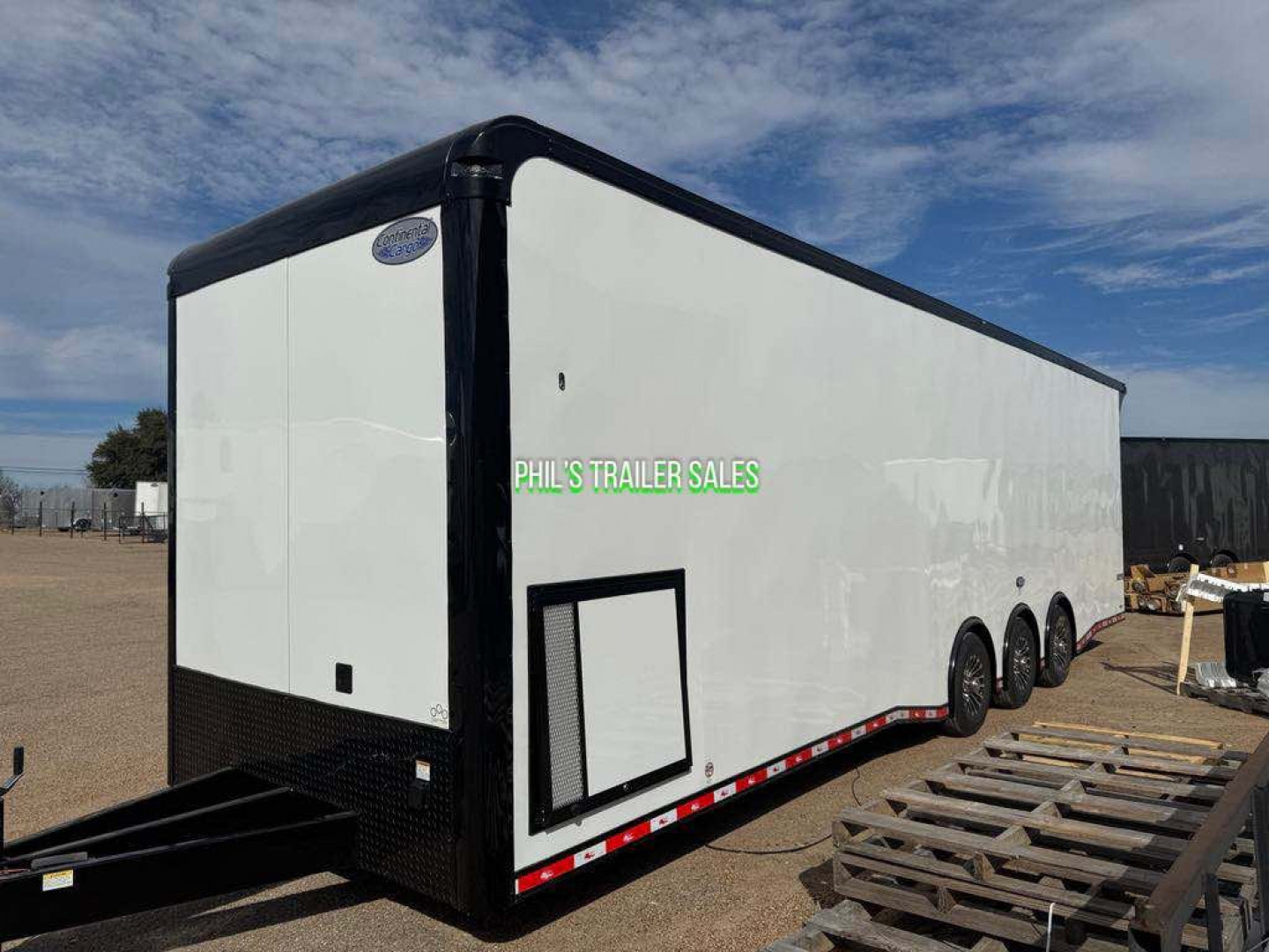 New CONTINENTAL CARGO NEW 85X32 ENCLOSED RACE CAR TRAILER LATE MODEL RAMP OVERS TRAILER Car / Racing Trailer