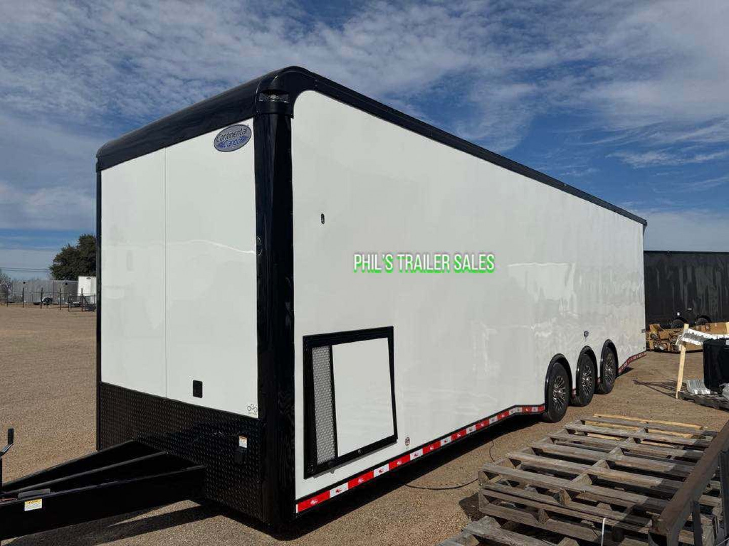 New CONTINENTAL CARGO NEW 85X32 ENCLOSED RACE CAR TRAILER LATE MODEL RAMP OVERS TRAILER Car / Racing Trailer