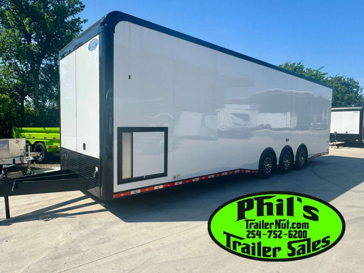 New CONTINENTAL CARGO NEW 85X32 ENCLOSED RACE CAR TRAILER LATE MODEL RAMP OVERS TRAILER Car / Racing Trailer
