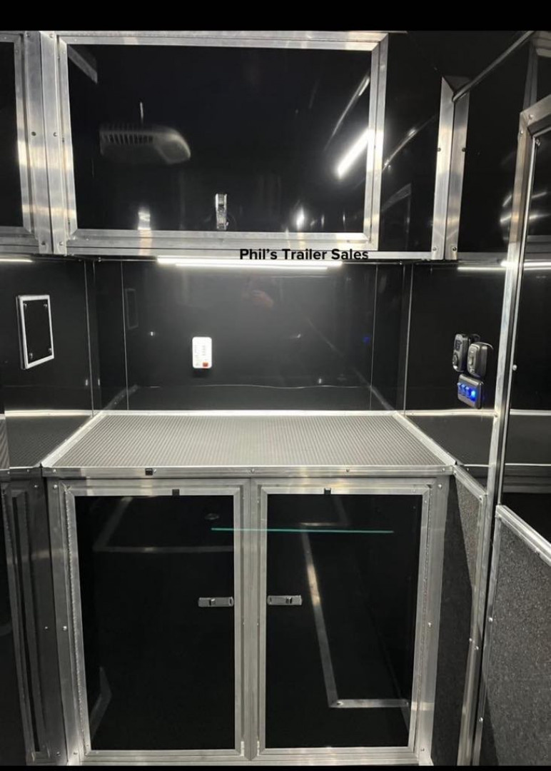New Haulmark 8.5X34 RACE TRAILER EDGE PRO BATHROOM PACKAGE ELECTRIC AWNING & HYDRAULIC JACK! Car / Racing Trailer