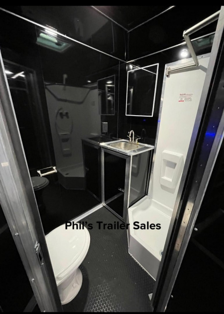 New Haulmark 8.5X34 RACE TRAILER EDGE PRO BATHROOM PACKAGE ELECTRIC AWNING & HYDRAULIC JACK! Car / Racing Trailer