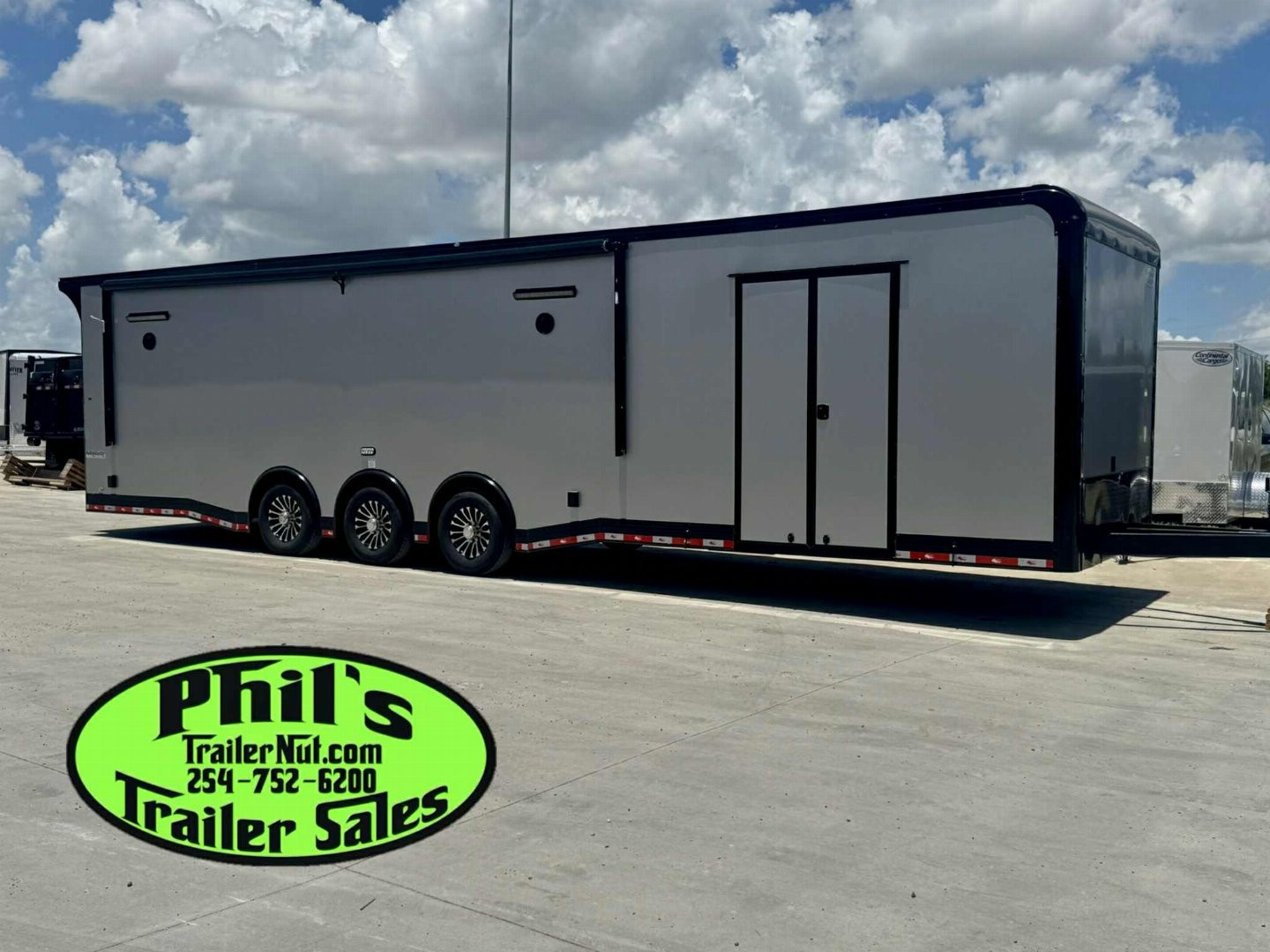 New ONLY 1 AT THIS PRICE! GET IT BEFORE IT'S GONE! CONTINENTAL CARGO NEW 85X34 ENCLOSED RACE TRAILER BATHROOM ELECTRIC AWNING CAR HAULER TRAILER CARGO TRAILERS Car / Racing Trailer