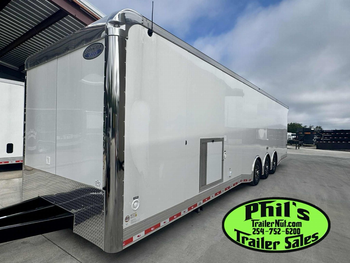New CONTINENTAL CARGO NEW 85X34 ENCLOSED CAR RACE TRAILER BATHROOM CAR HAULER CARGO TRAILER Car / Racing Trailer