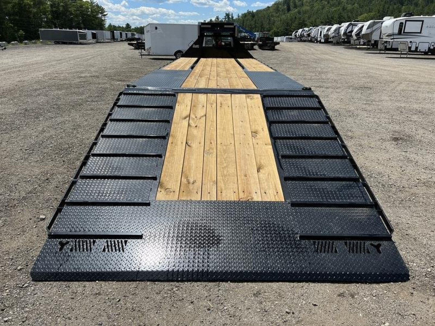 New 2026 Iron Bull 34' TANDEM DUAL TRAILER 9' HYDRALIC DOVE GOOSENECK Equipment Trailer