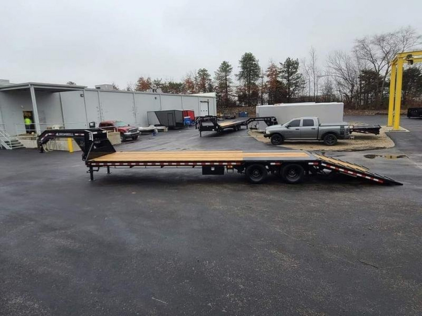 New 2026 Iron Bull 34' TANDEM DUAL TRAILER 9' HYDRALIC DOVE GOOSENECK Equipment Trailer