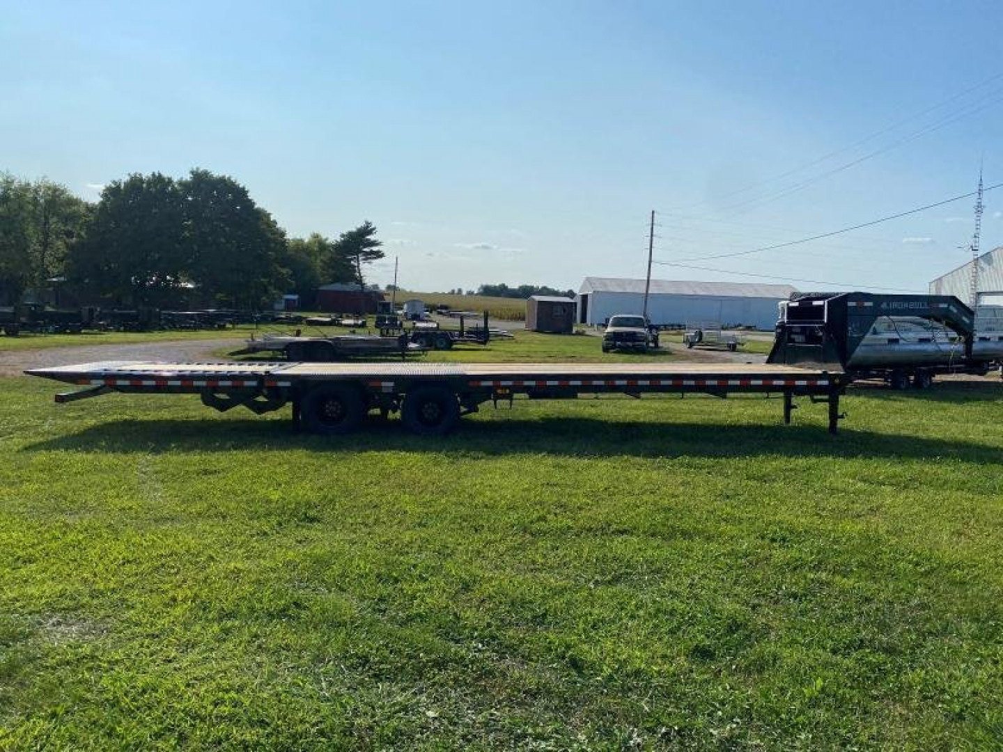 New 2026 Iron Bull 34' TANDEM DUAL TRAILER 9' HYDRALIC DOVE GOOSENECK Equipment Trailer