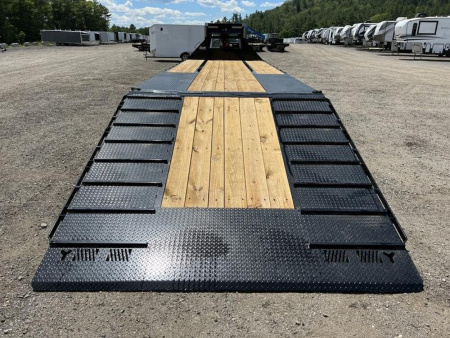 New 2026 Iron Bull 34' TANDEM DUAL TRAILER 9' HYDRALIC DOVE GOOSENECK Equipment Trailer