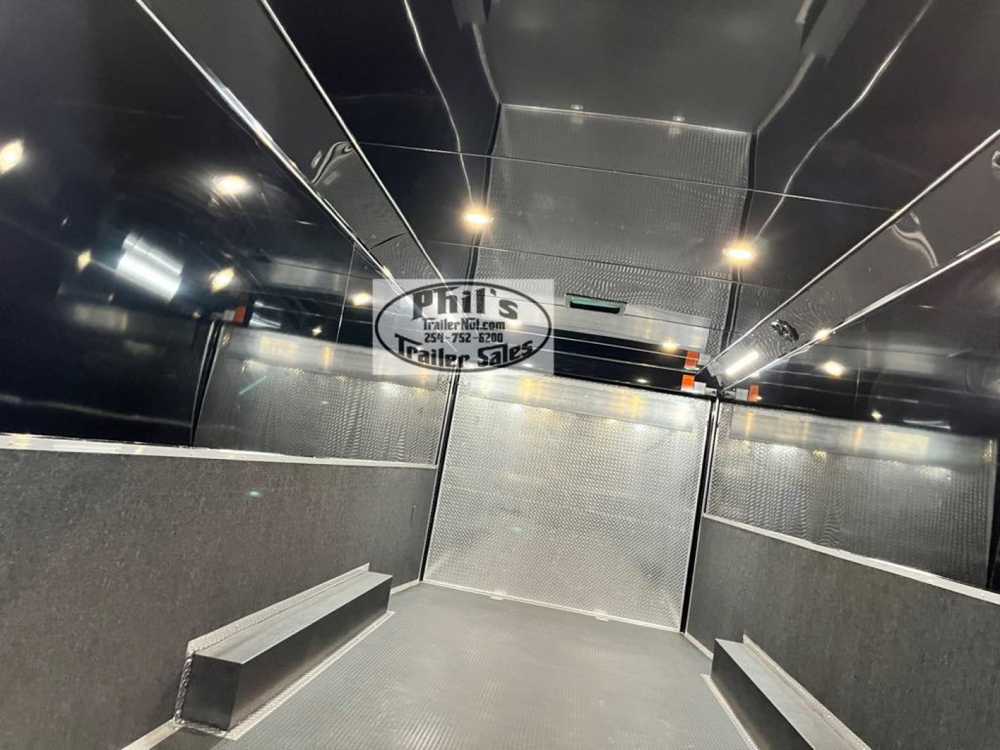 New 2025 HAULMARK 28' HAULMARK EDGE RACE TRAILER CAR HAULER Car / Racing Trailer