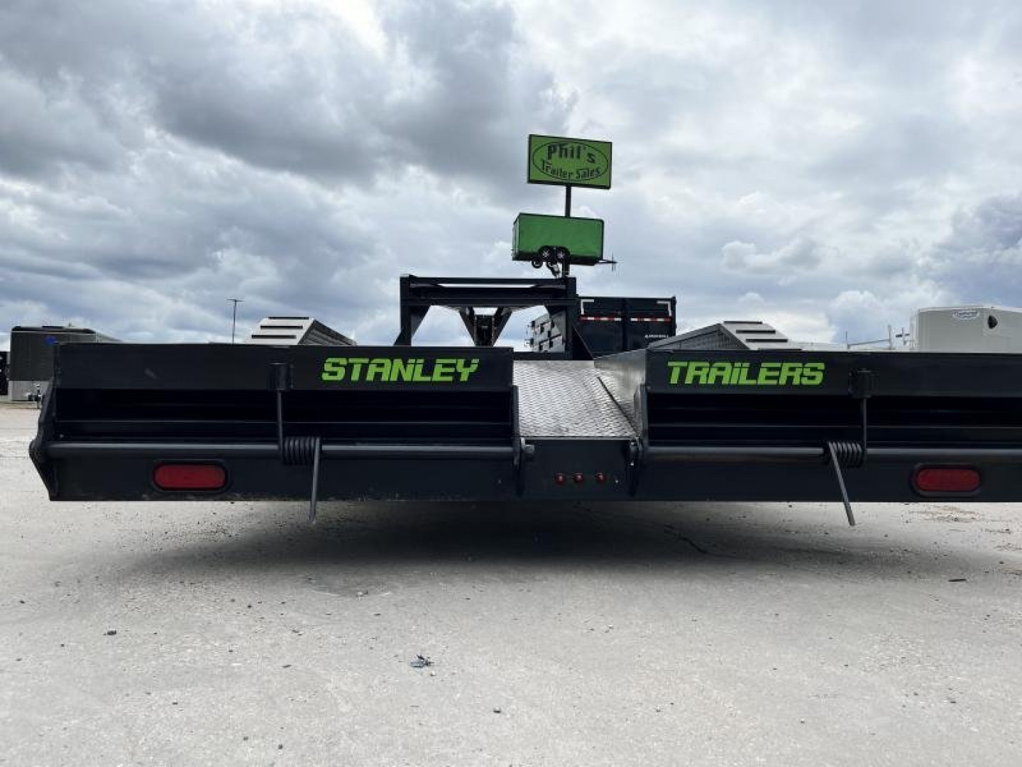New STANLEY TRAILERS 24' GOOSENECK EQUIPMENT TRAILER DRIVE OVER FENDERS ...