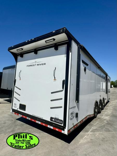 New CONTINENTAL CARGO NEW 85X34 ENCLOSED CAR RACE TRAILER BATHROOM CAR HAULER CARGO TRAILER Car / Racing Trailer