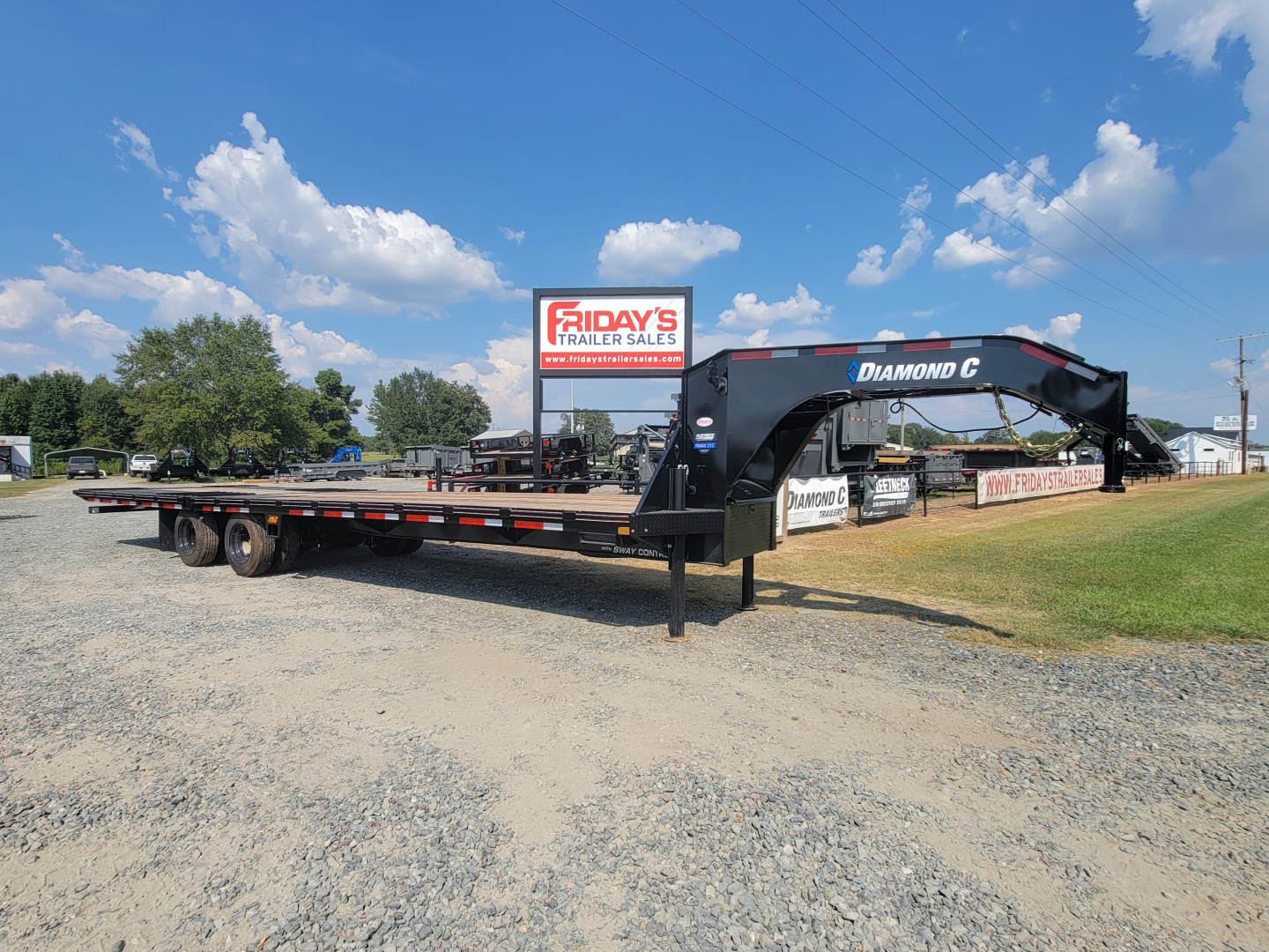 New 2025 Diamond C Trailers FMAX212 32' x 102" Hydraulic Dovetail Pacesetter Edition