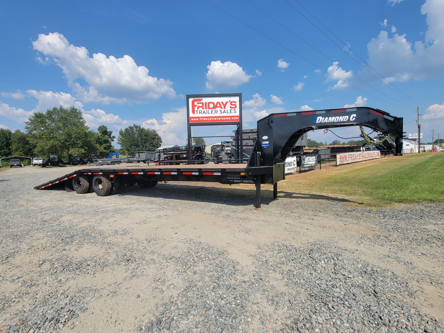 New 2025 Diamond C Trailers FMAX212 32' x 102" Hydraulic Dovetail Pacesetter Edition