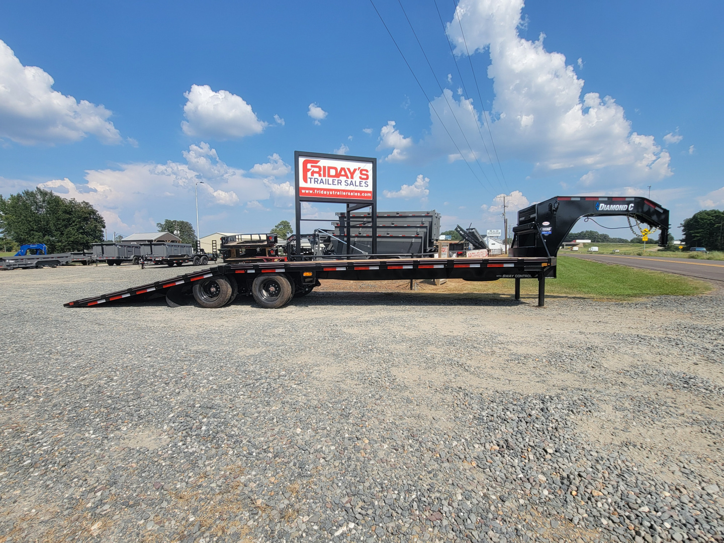 New 2025 Diamond C Trailers FMAX212 32' x 102" Hydraulic Dovetail Pacesetter Edition