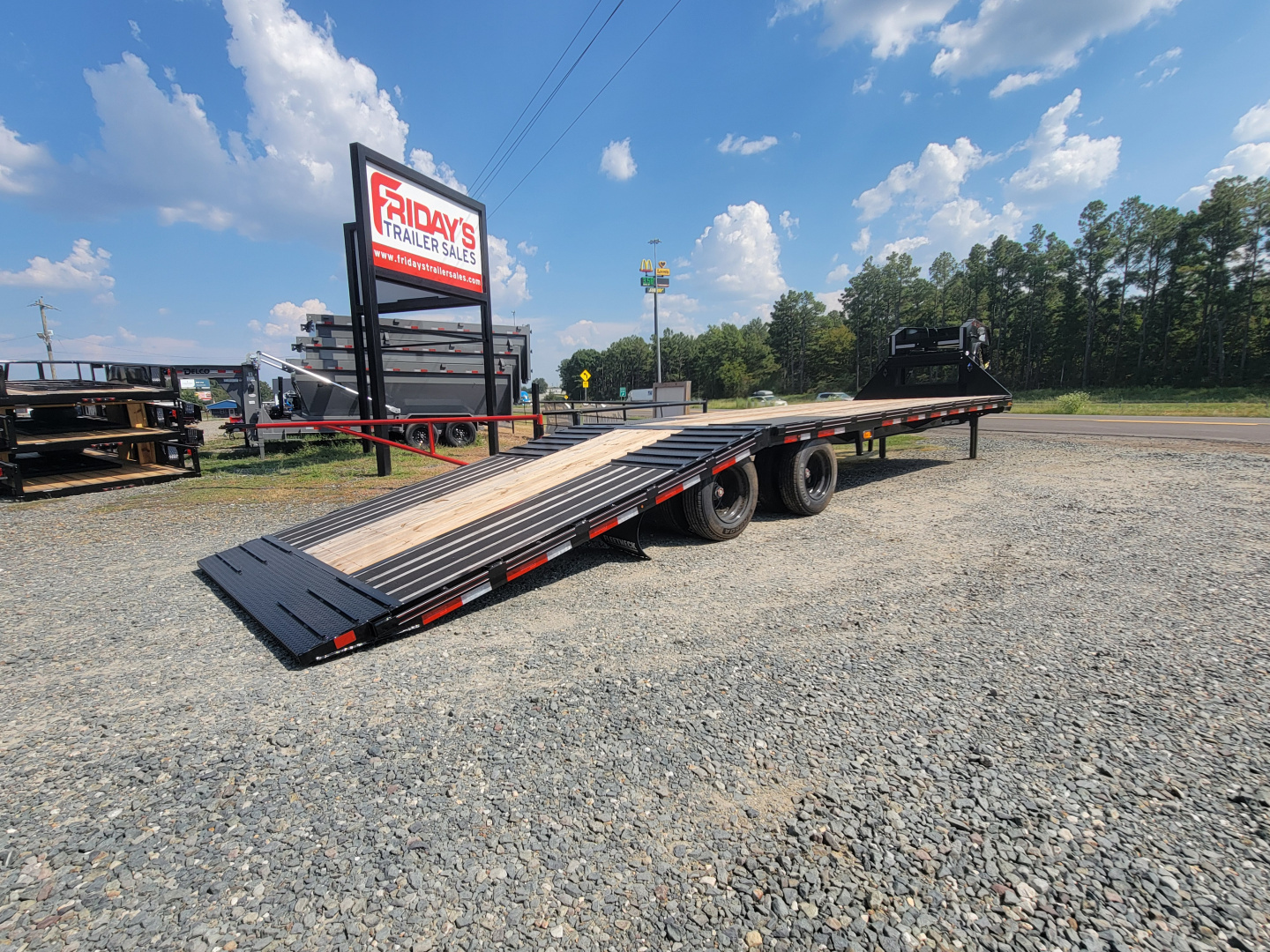 New 2025 Diamond C Trailers FMAX212 32' x 102" Hydraulic Dovetail Pacesetter Edition