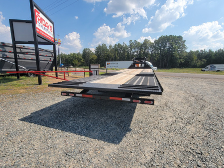 New 2025 Diamond C Trailers FMAX212 32' x 102" Hydraulic Dovetail Pacesetter Edition