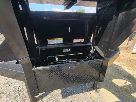 New 2025 Diamond C Trailers FMAX212 32' x 102" Hydraulic Dovetail Pacesetter Edition