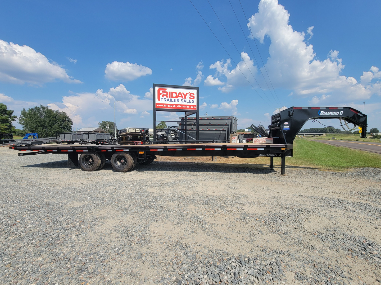 New 2025 Diamond C Trailers FMAX212 32' x 102" Hydraulic Dovetail Pacesetter Edition