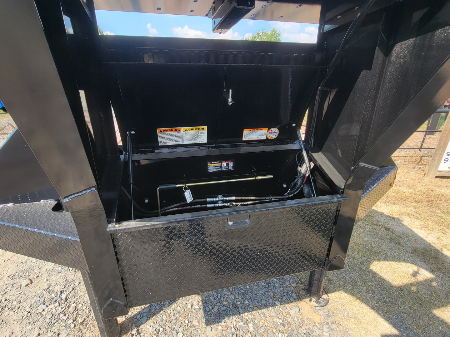 New 2025 Diamond C Trailers FMAX212 32' x 102" Hydraulic Dovetail Pacesetter Edition