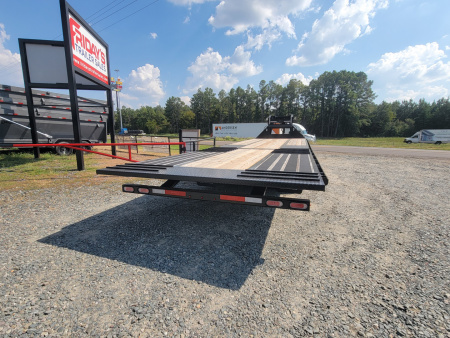 New 2025 Diamond C Trailers FMAX212 32' x 102" Hydraulic Dovetail Pacesetter Edition