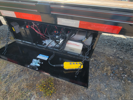 New 2025 Diamond C Trailers FMAX212 32' x 102" Hydraulic Dovetail Pacesetter Edition