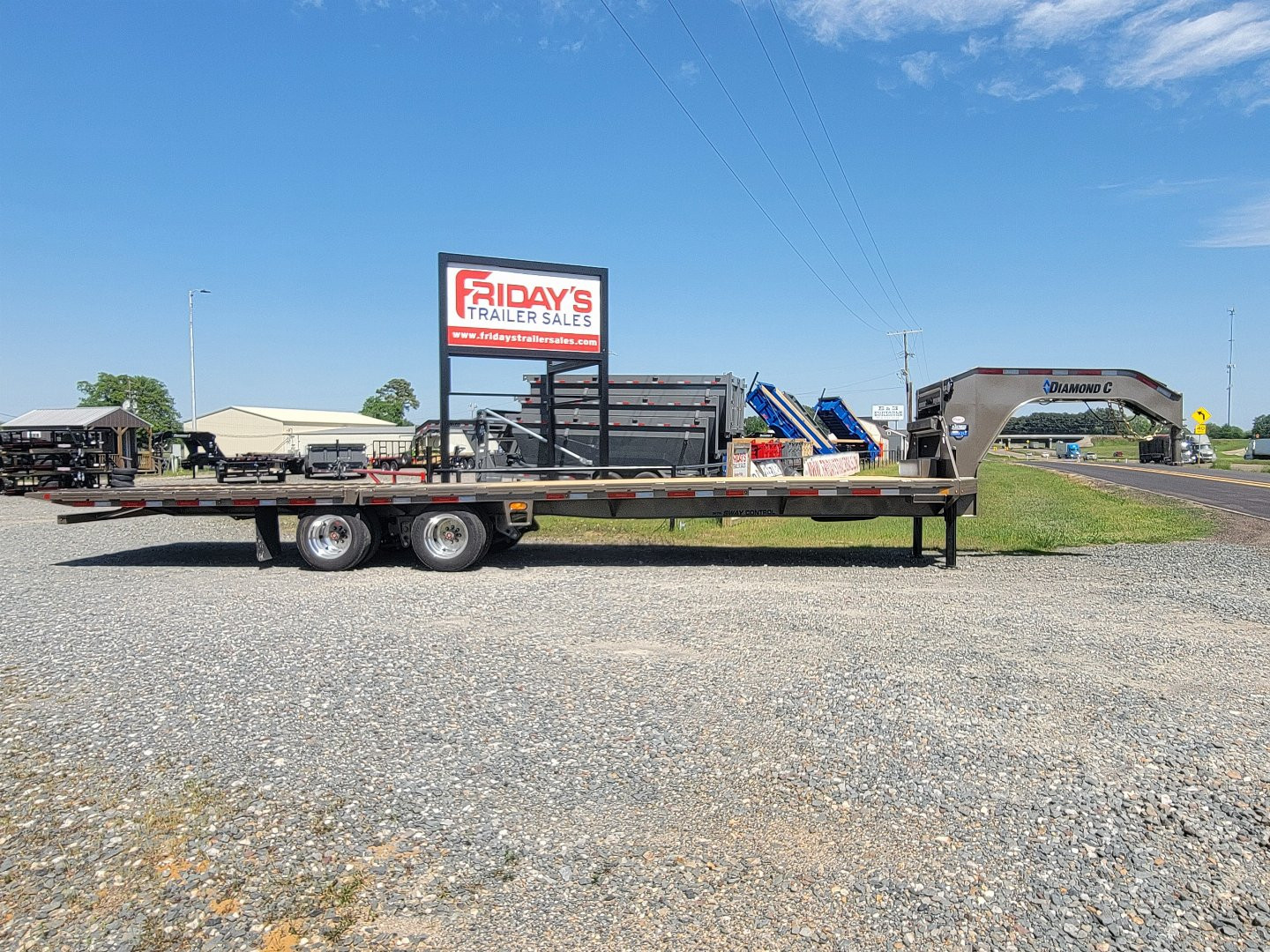 New 2025 Diamond C Trailers FMAX212 32' x 102" Hydraulic Dovetail Pacesetter Edition