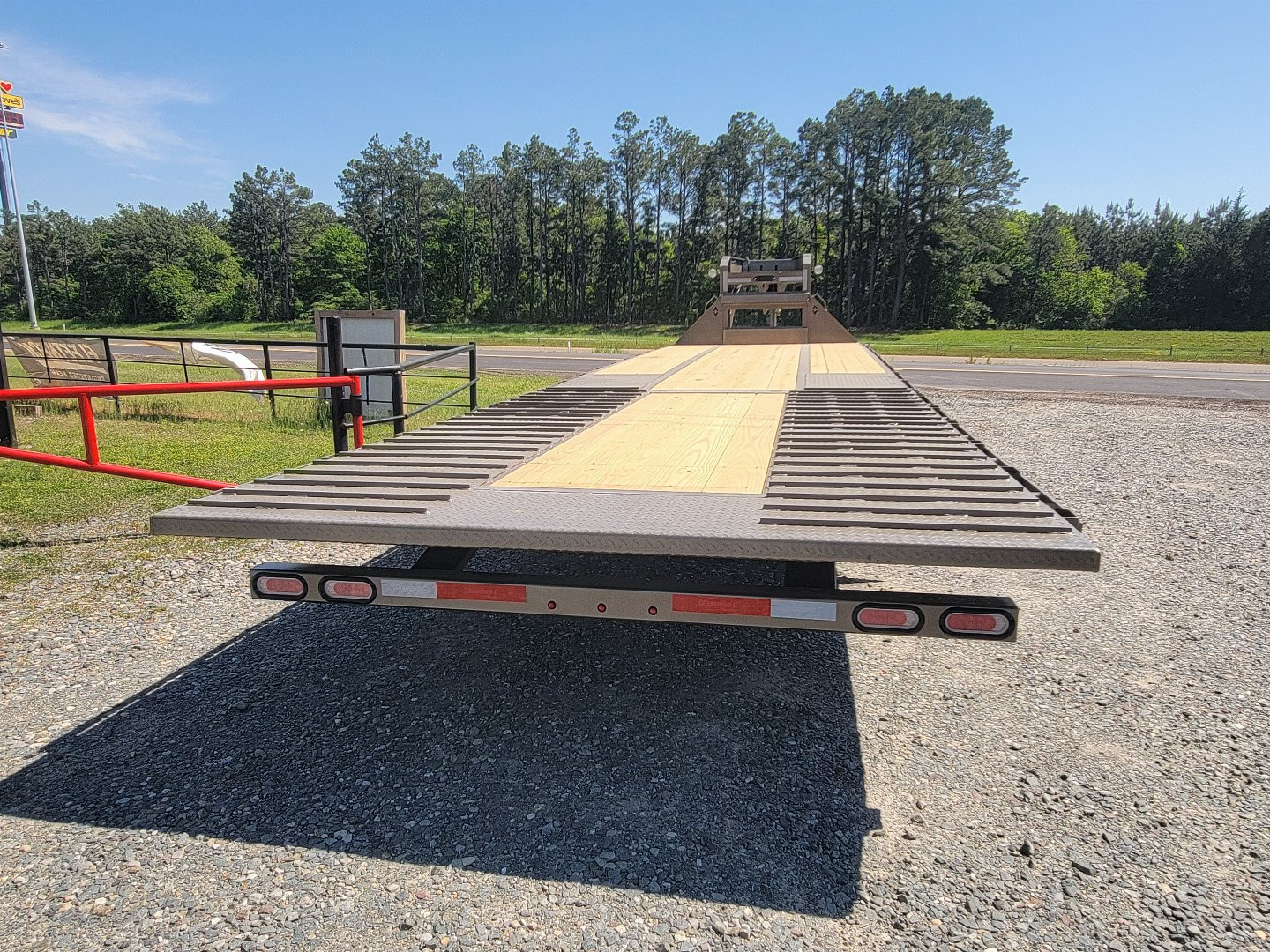 New 2025 Diamond C Trailers FMAX212 32' x 102" Hydraulic Dovetail Pacesetter Edition