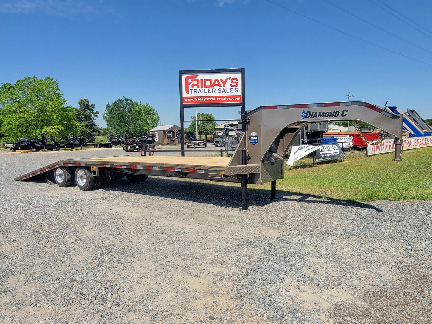 New 2025 Diamond C Trailers FMAX212 32' x 102" Hydraulic Dovetail Pacesetter Edition