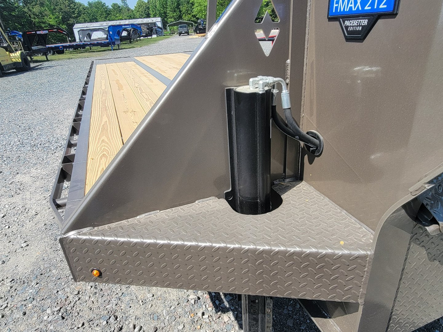 New 2025 Diamond C Trailers FMAX212 32' x 102" Hydraulic Dovetail Pacesetter Edition