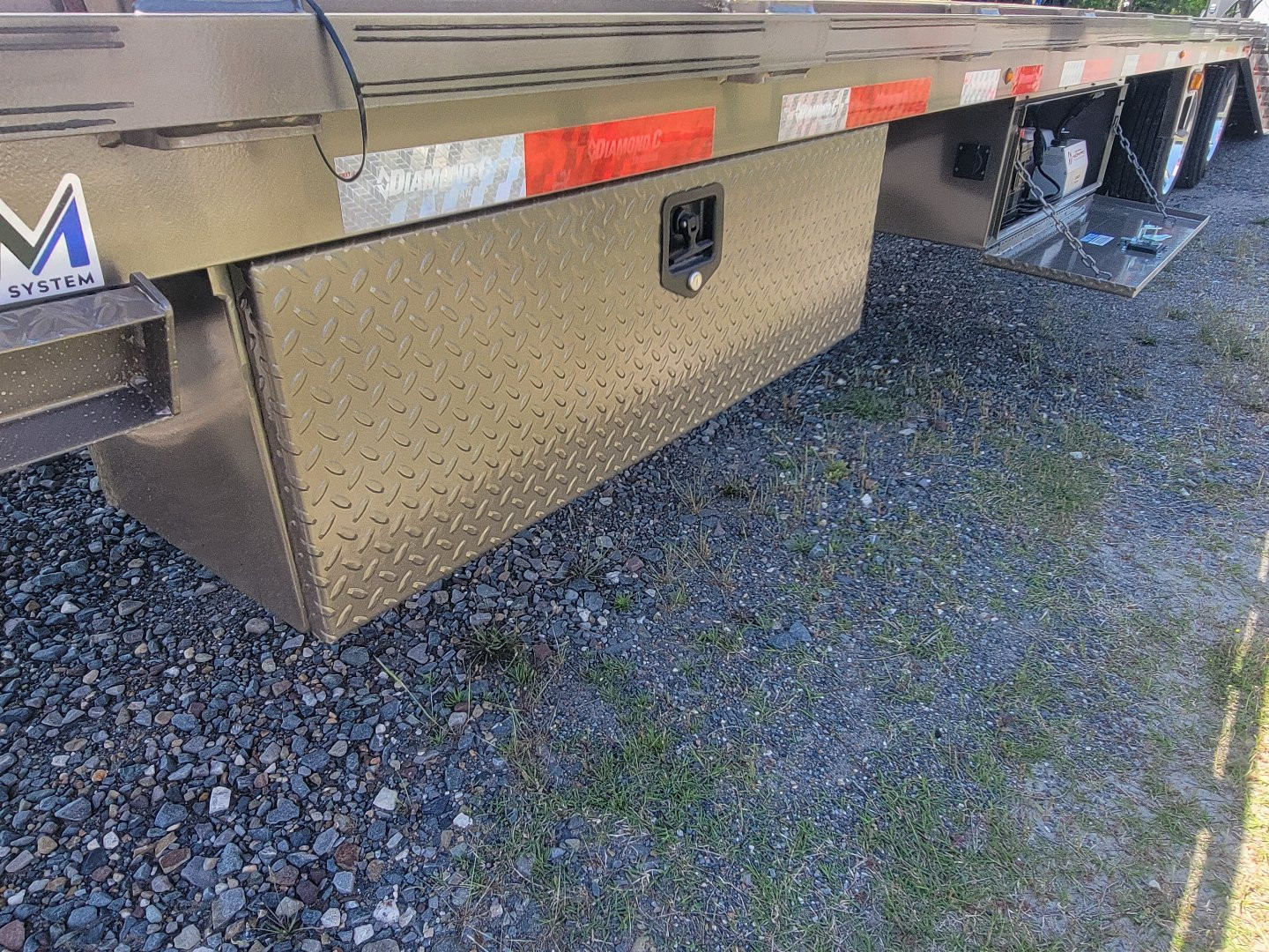 New 2025 Diamond C Trailers FMAX212 32' x 102" Hydraulic Dovetail Pacesetter Edition