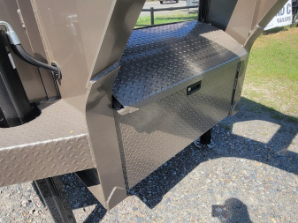New 2025 Diamond C Trailers FMAX212 32' x 102" Hydraulic Dovetail Pacesetter Edition