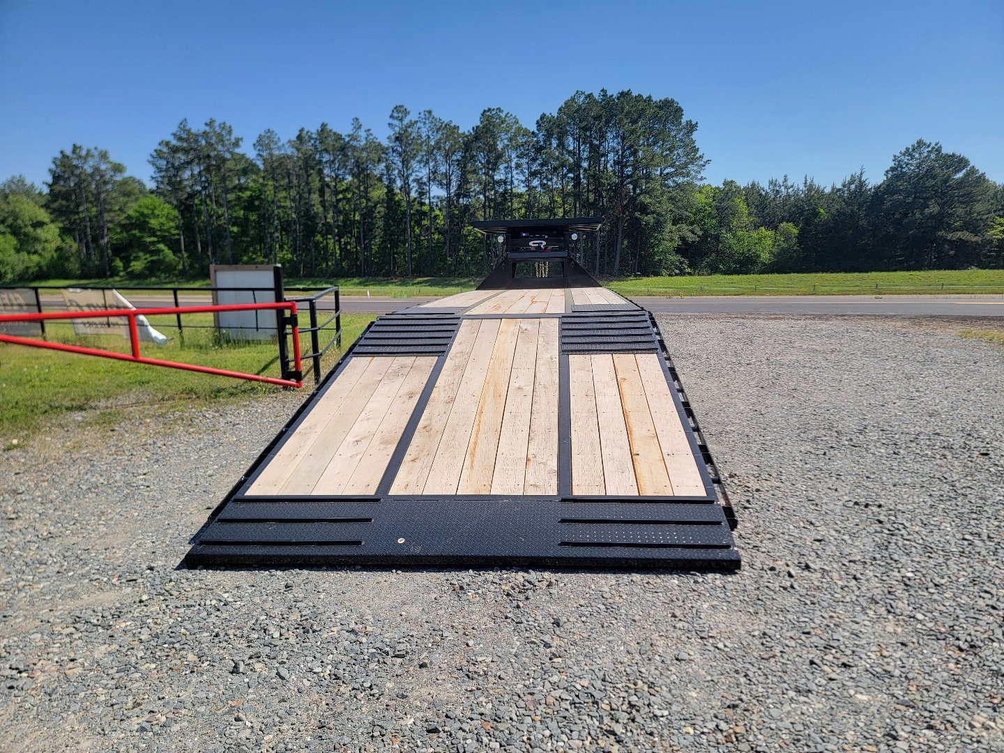 New 2025 Diamond C Trailers FMAX216 35' x 102" 40K Hydraulic Dovetail Pacesetter Edition