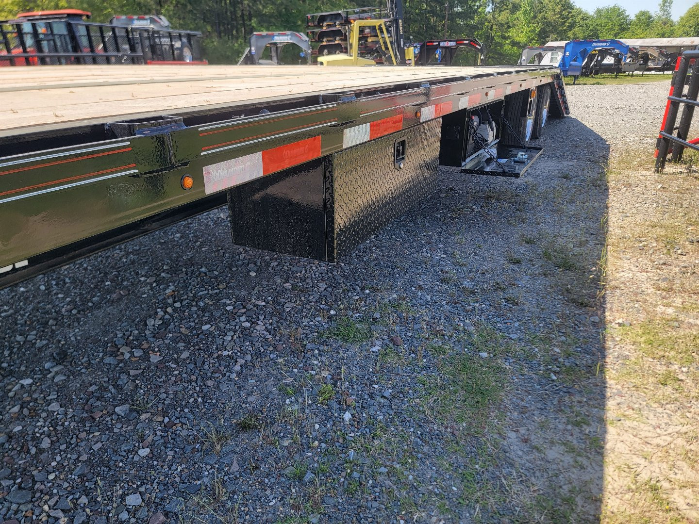 New 2025 Diamond C Trailers FMAX216 35' x 102" 40K Hydraulic Dovetail Pacesetter Edition