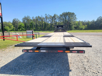 New 2025 Diamond C Trailers FMAX216 35' x 102" 40K Hydraulic Dovetail Pacesetter Edition