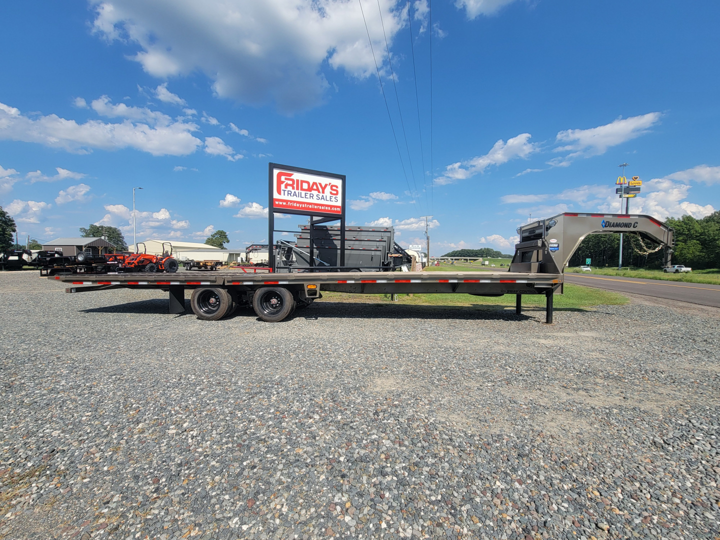New 2025 Diamond C Trailers FMAX212 32' x 102" Hydraulic Dovetail Pacesetter Edition
