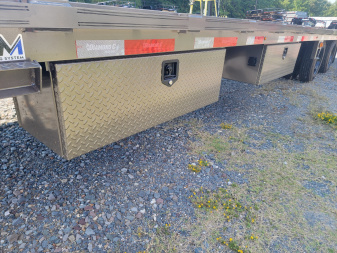 New 2025 Diamond C Trailers FMAX212 32' x 102" Hydraulic Dovetail Pacesetter Edition