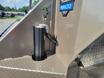 New 2025 Diamond C Trailers FMAX212 32' x 102" Hydraulic Dovetail Pacesetter Edition