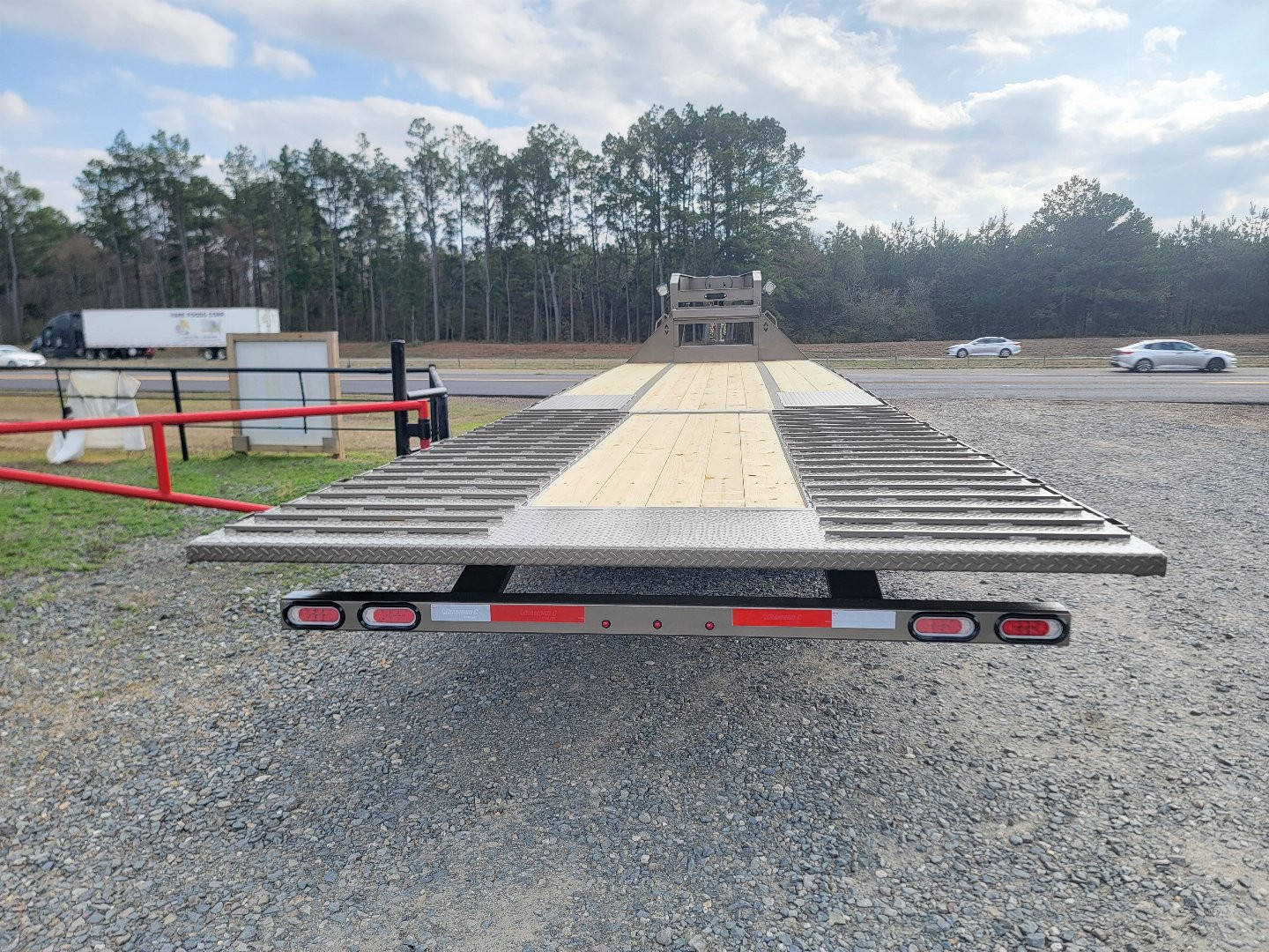New 2025 Diamond C Trailers FMAX212 32' x 102" Hydraulic Dovetail Pacesetter Edition