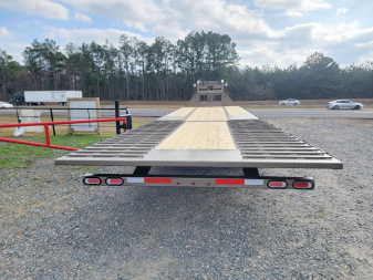New 2025 Diamond C Trailers FMAX212 32' x 102" Hydraulic Dovetail Pacesetter Edition