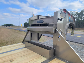 New 2025 Diamond C Trailers FMAX212 32' x 102" Hydraulic Dovetail Pacesetter Edition